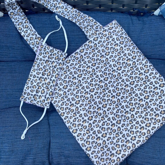 Reversible Tote and Mask - Picture 2 of 4